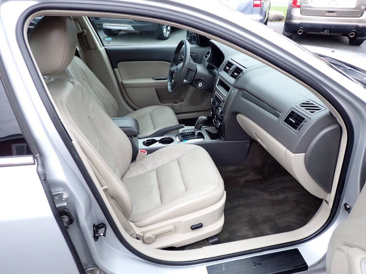 Used 2010 Ford Fusion SEL FWD image 9