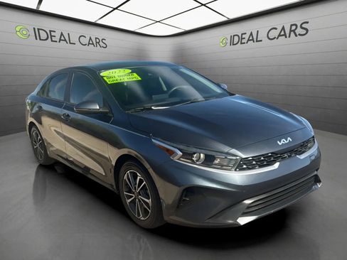 Used 2022 Kia Forte LXS w/ LXS Technology Package FWD image 3