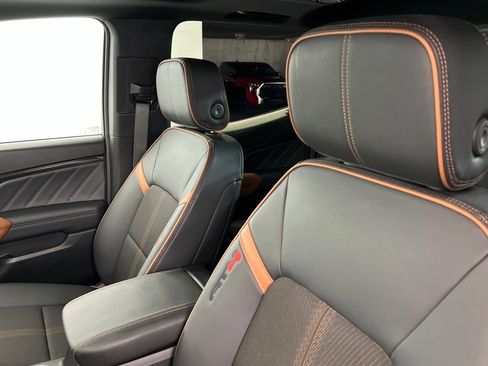 Used 2024 GMC Canyon AT4 w/ Technology Package image 17