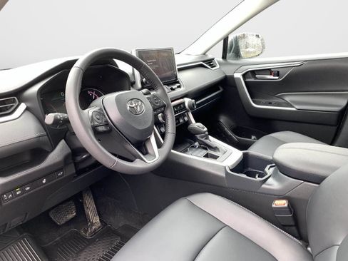 Used 2025 Toyota RAV4 XLE Premium image 32