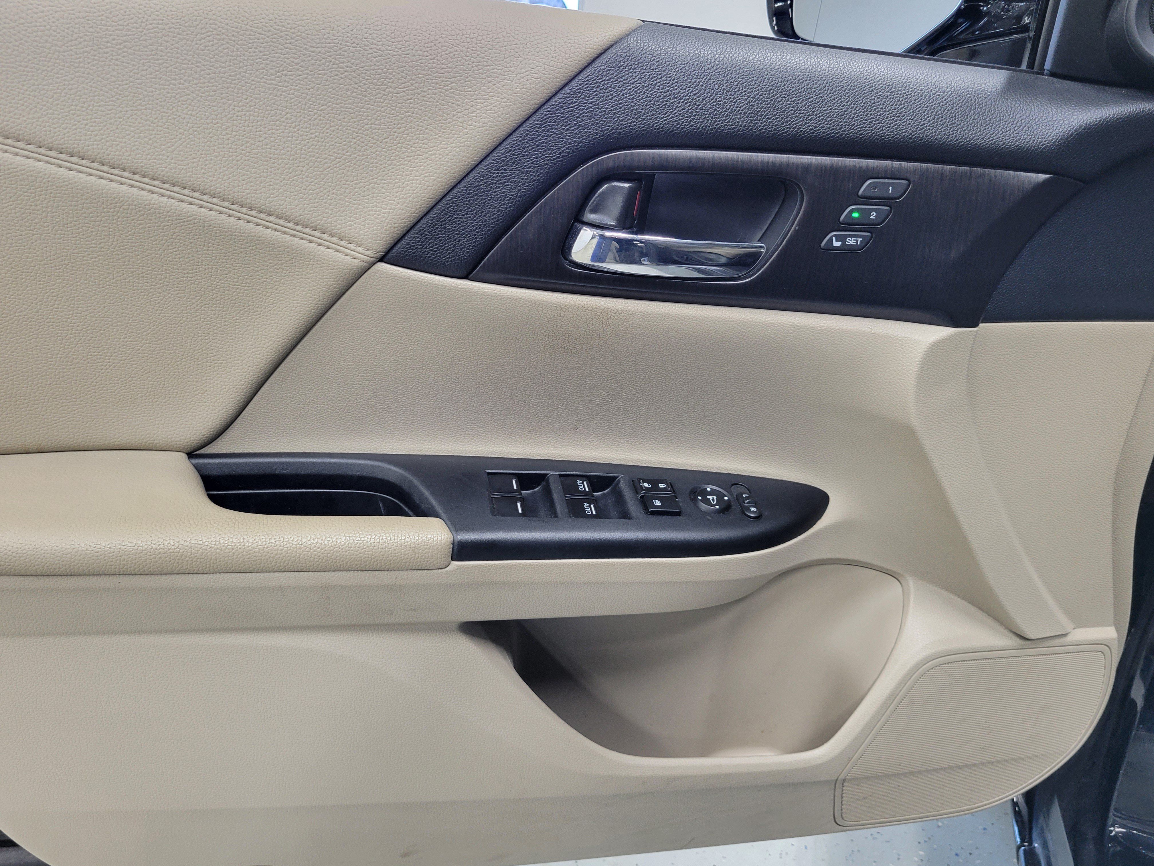 Used 2015 Honda Accord EX-L image 17
