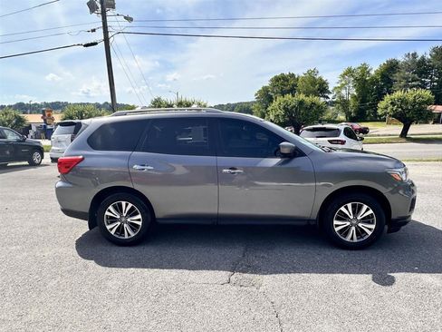 Used 2017 Nissan Pathfinder SV w/ Trailer Tow Package AWD/4WD image 4