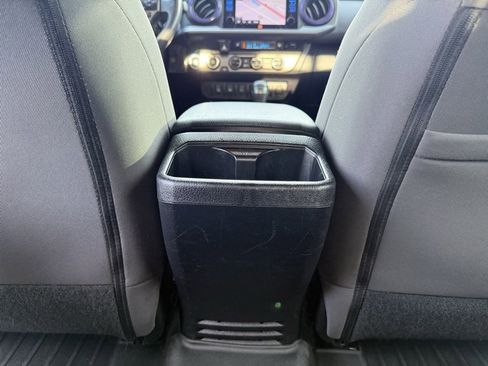 Used 2016 Toyota Tacoma TRD Sport image 32