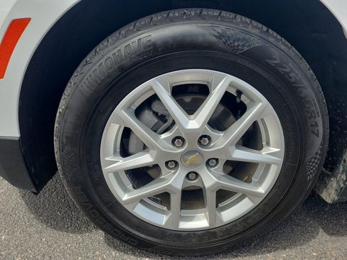 Used 2023 Chevrolet Equinox LS w/ LS Convenience Package FWD image 11