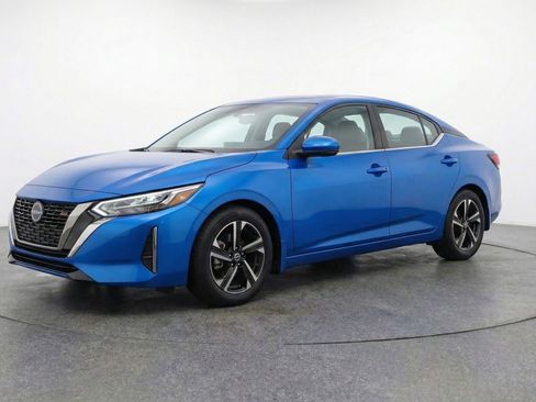 Used 2025 Nissan Sentra SV image 3