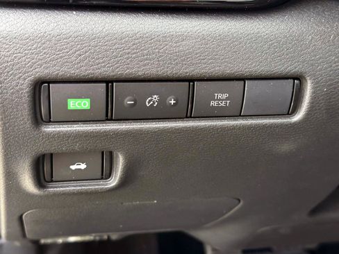 Certified 2023 Nissan Sentra SV FWD image 19