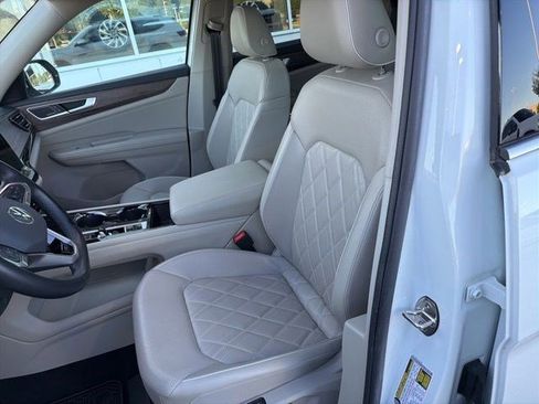 Used 2024 Volkswagen Atlas SEL Premium R-Line AWD/4WD image 16