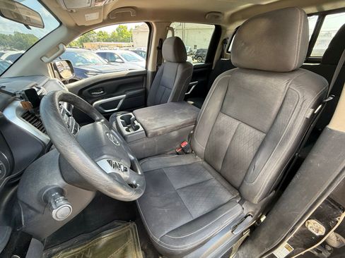 Used 2018 Nissan Titan 4x4 Crew Cab image 17