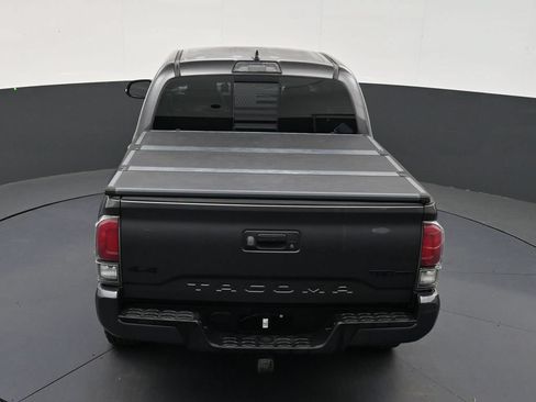 Used 2017 Toyota Tacoma TRD Sport w/ Tow Package RWD image 16