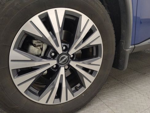 Used 2022 Nissan Rogue SV w/ SV Premium Package FWD image 31