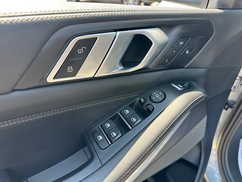 Used 2025 BMW X5 xDrive40i w/ Climate Comfort Package AWD/4WD image 16