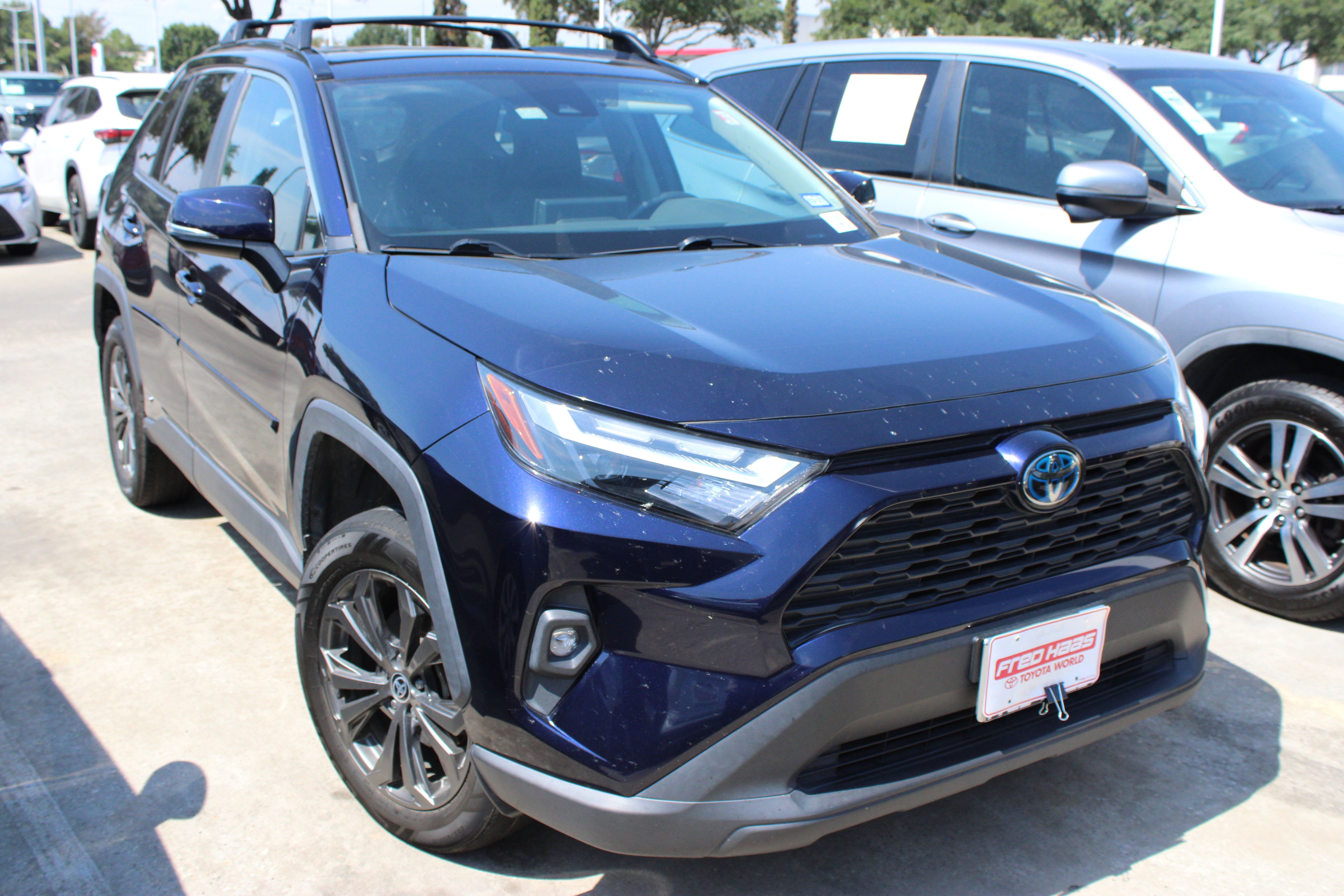 Used 2023 Toyota RAV4 XLE Premium AWD/4WD image 2
