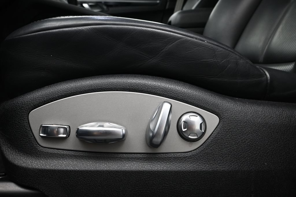 Certified 2024 Porsche Macan AWD/4WD image 14