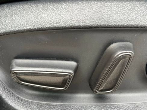 Used 2019 Toyota Camry LE w/ Convenience Package FWD image 12