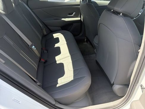 New 2026 Hyundai Elantra Hybrid FWD image 17
