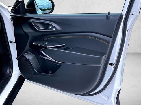 Used 2024 Chevrolet Trax ACTIV w/ Sunroof Package image 19