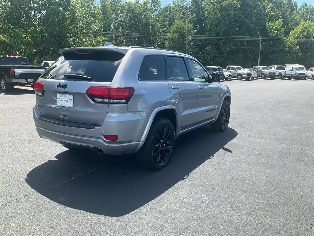 Used 2019 Jeep Grand Cherokee Altitude AWD/4WD image 5