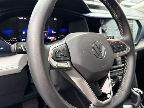 Used 2024 Volkswagen Taos SE image 18