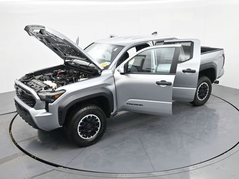 Used 2024 Toyota Tacoma TRD Off-Road image 39