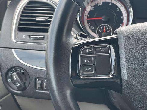 Used 2019 Dodge Grand Caravan SXT FWD image 21
