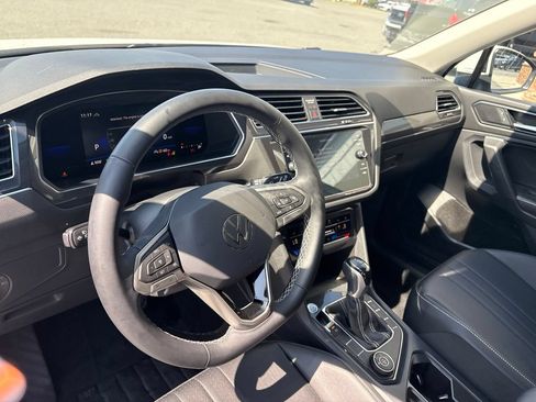 Used 2022 Volkswagen Tiguan SE w/ Panoramic Sunroof Package AWD/4WD image 4