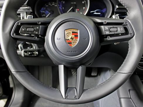 New 2026 Porsche Macan image 22