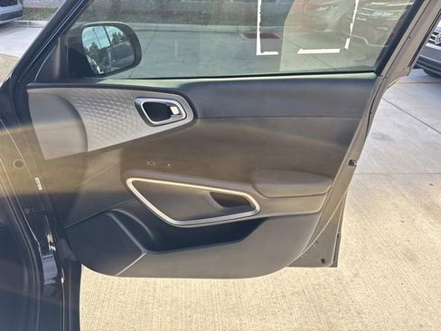 Used 2022 Kia Soul LX w/ Technology Package FWD image 13