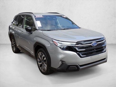 Used 2025 Subaru Forester Touring AWD/4WD image 5