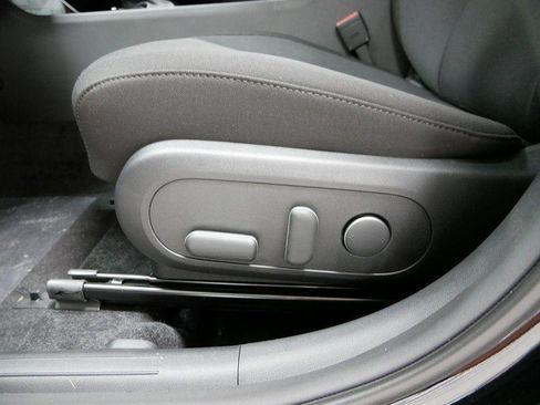 Certified 2025 Hyundai Kona SEL AWD/4WD image 9