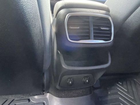 Used 2019 Hyundai Santa Fe SE image 12
