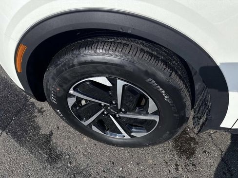 Used 2024 Kia Sportage LX image 12