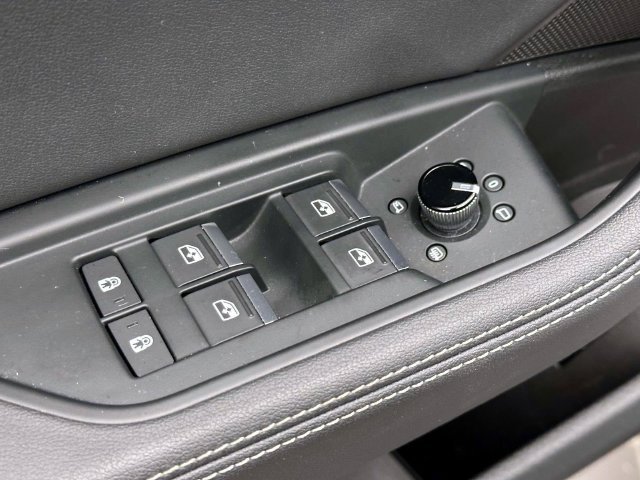 Used 2021 Audi e-tron Premium AWD/4WD image 18
