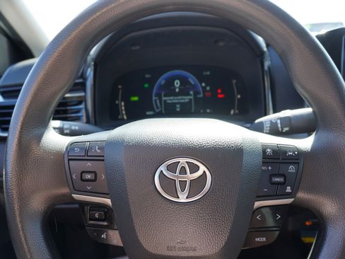 Used 2025 Toyota Camry LE FWD image 22