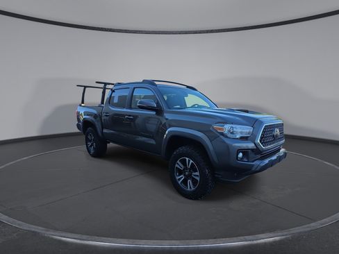 Used 2018 Toyota Tacoma TRD Sport w/ Technology Package AWD/4WD image 2