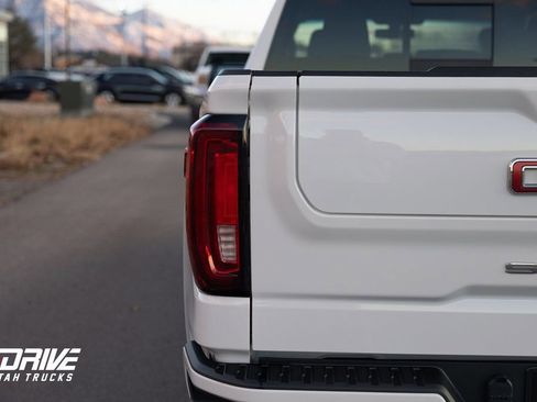 Used 2022 GMC Sierra 1500 AT4 w/ AT4 Premium Package image 12