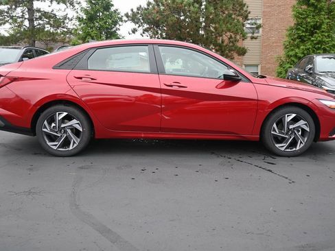 Certified 2025 Hyundai Elantra Sport image 9