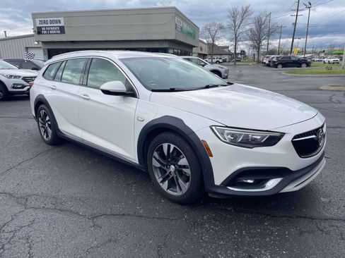 Used 2018 Buick Regal Essence w/ Sights and Sounds Package image 1