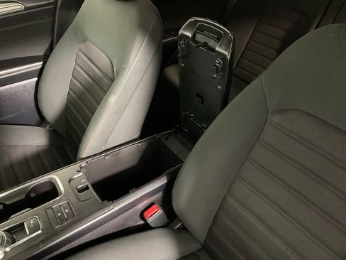 Used 2020 Ford Fusion SE image 26