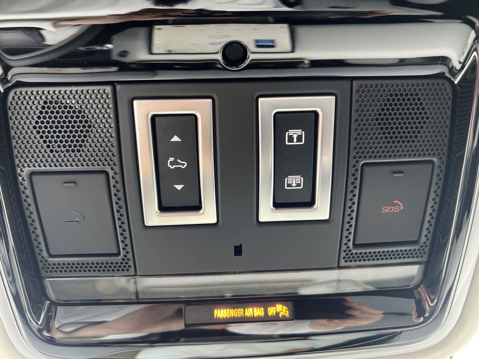 New 2025 Land Rover Range Rover Velar Dynamic SE AWD/4WD image 20