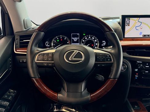 Used 2019 Lexus LX 570 4WD w/ Luxury Package image 18