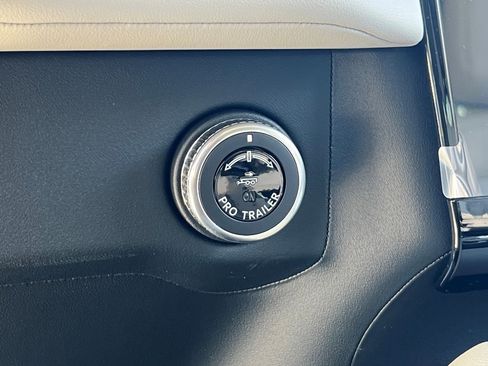 New 2025 Lincoln Navigator Reserve image 26