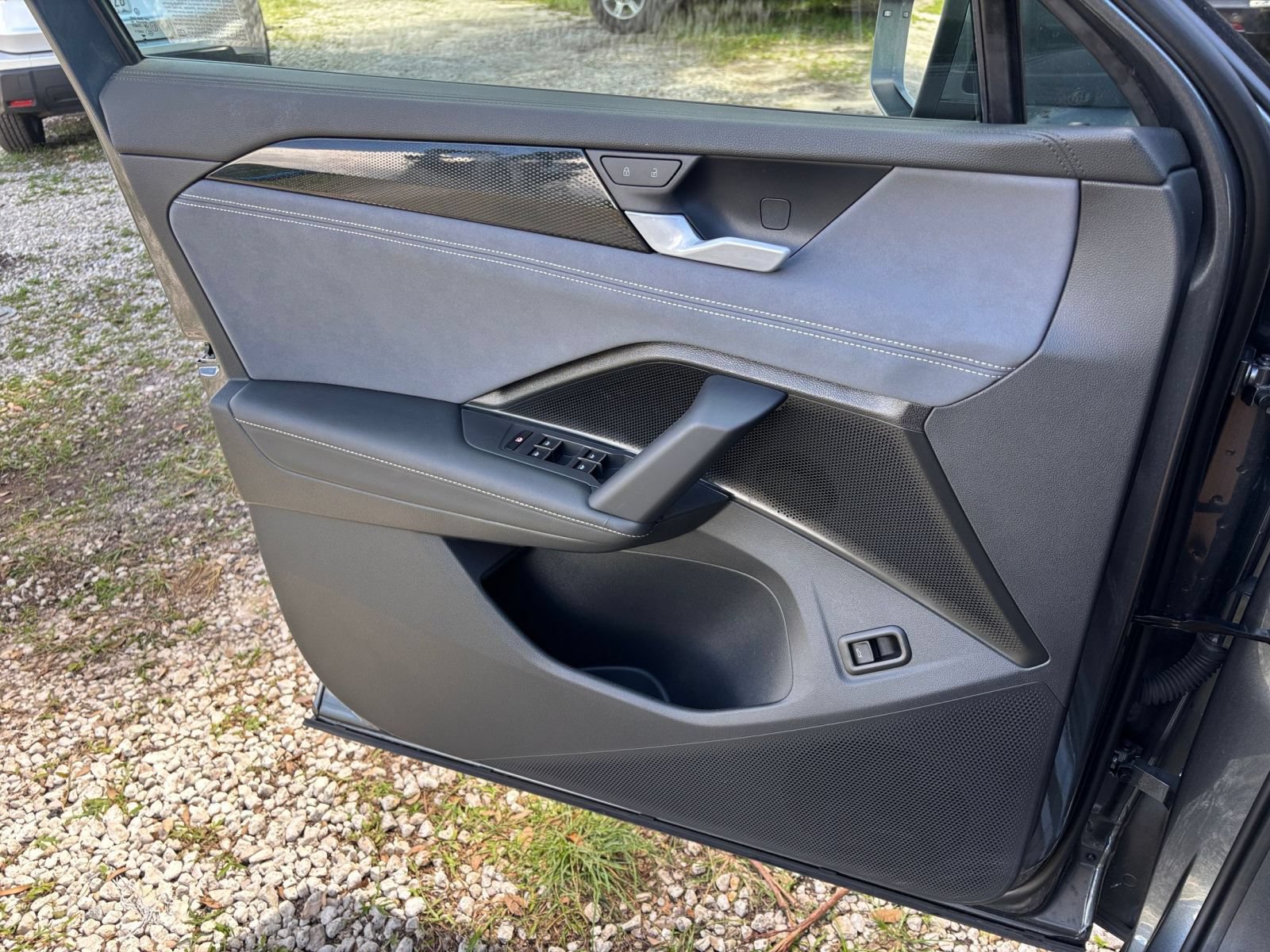 Used 2026 Volkswagen Tiguan SE FWD image 18