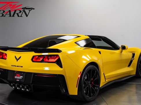Used 2019 Chevrolet Corvette Grand Sport w/ Carbon Flash Badge Package RWD image 5