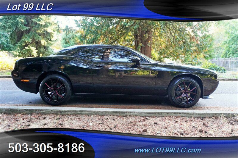 Used 2014 Dodge Challenger SXT RWD image 9