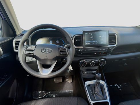 Used 2025 Hyundai Venue SE image 20