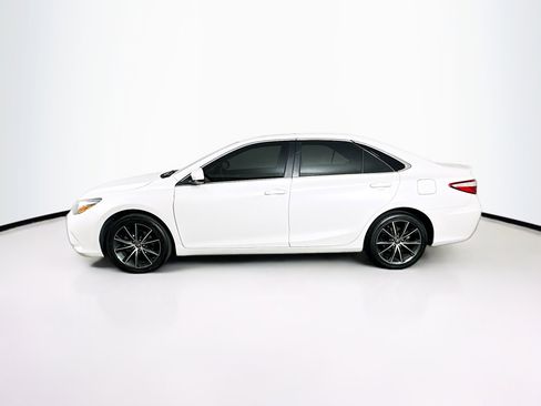 Used 2016 Toyota Camry XSE w/ Moonroof Package FWD image 4