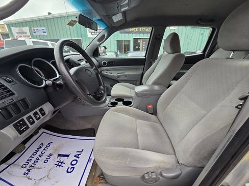 Used 2011 Toyota Tacoma V6 4x4 4dr Double Cab 5.0 ft S image 19