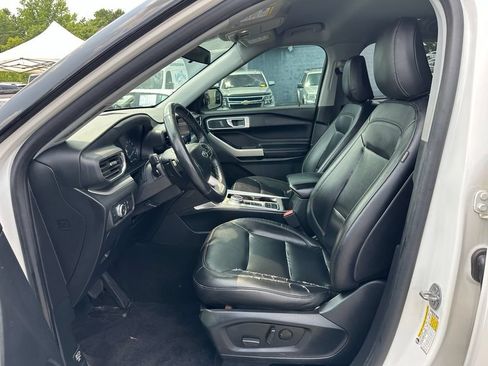 Used 2020 Ford Explorer XLT w/ Equipment Group 202A RWD image 12