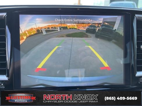 Used 2024 Chrysler Pacifica Touring-L image 10