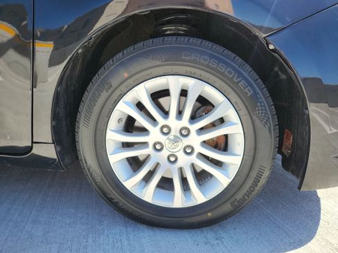 Used 2015 Toyota Sienna XLE w/ XLE Navigation Package image 27